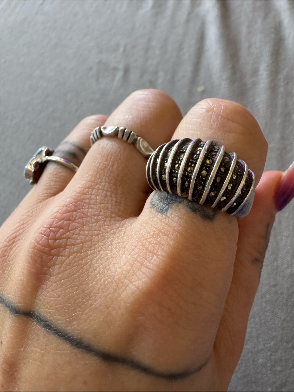 Sterling Silver Vintage Ribbed Marcasite Dome Ring - Picture 2 of 6